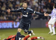 开云体育下载-绿茵场上的奥斯梅恩现象，当进攻端无人可挡，亚洲足坛的竞争隐喻