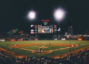 开云体育在线-街道上的绿茵传奇，当F1赛道与足球激情碰撞