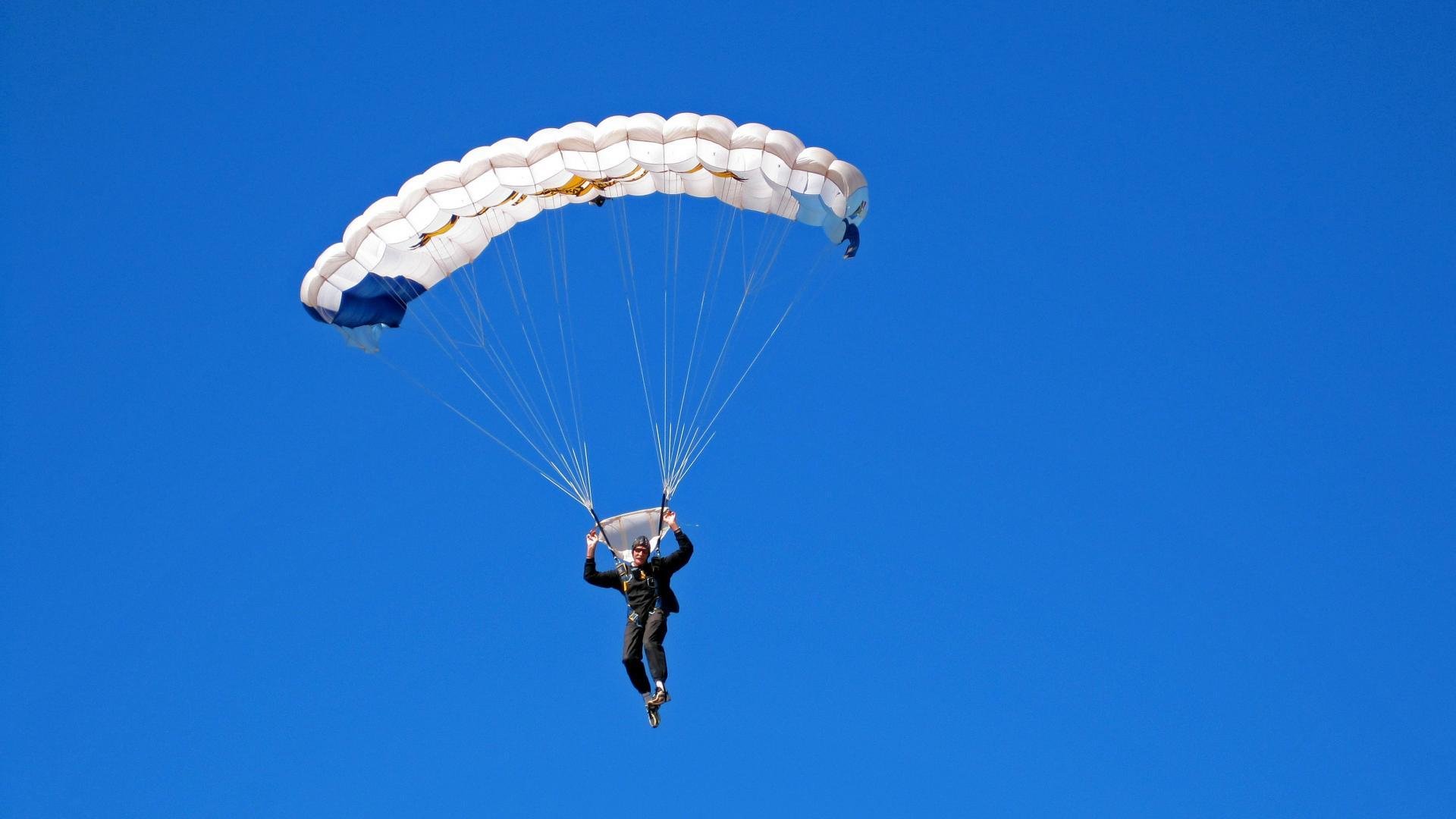 教科书级的胜利，蒂亚戈在F1年度争冠之夜的完美演绎