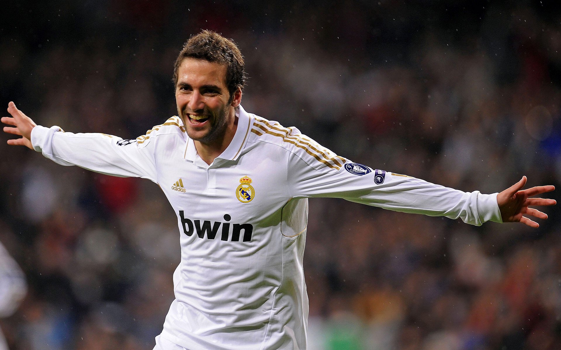 魔术制霸尼克斯，西亚卡姆在F1街道赛接管比赛