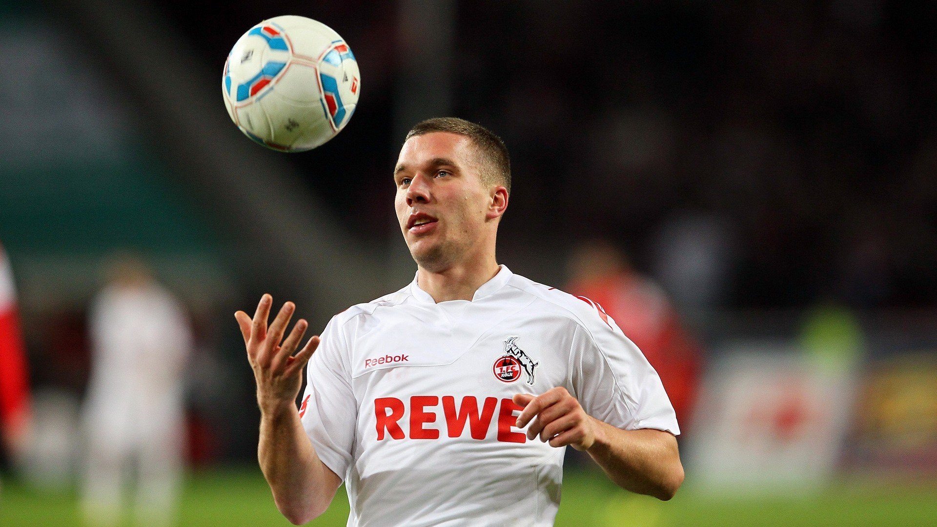 维尼修斯一剑封喉，罗马城下红黑军团再饮恨