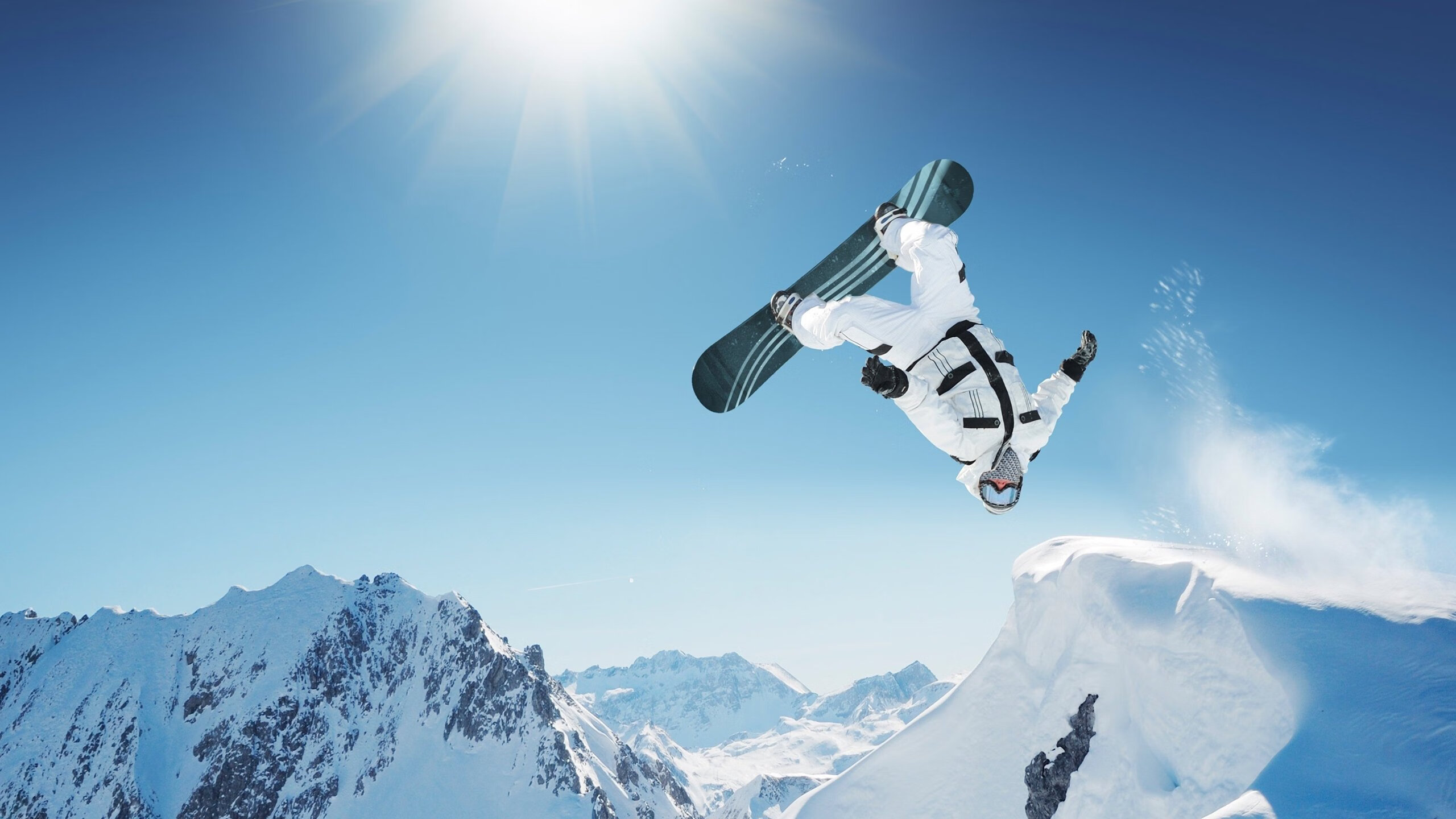 孤星扛鼎，维斯塔潘一肩挑起红牛二队，险胜背后是F1最残酷的生存法则