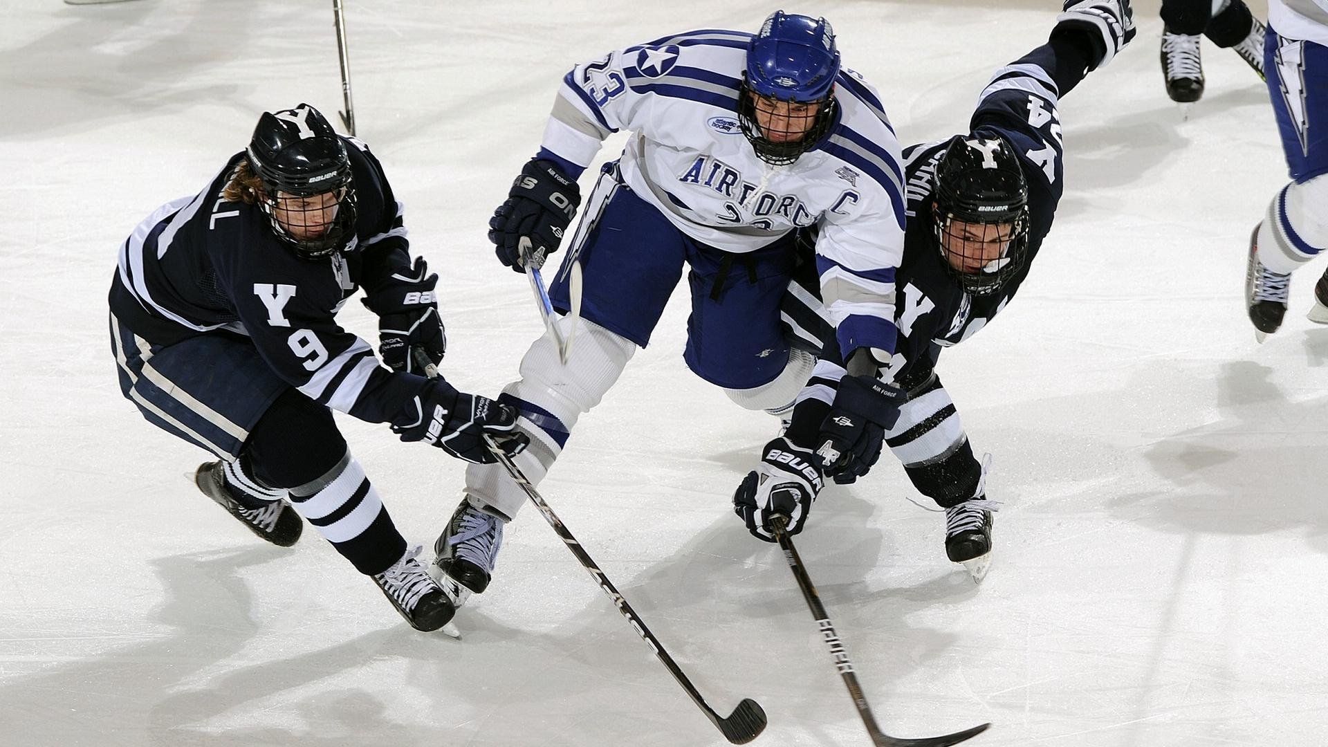 赛道上的毫厘之争，迈凯伦险胜雷诺，维斯塔潘展现绝对统治力
